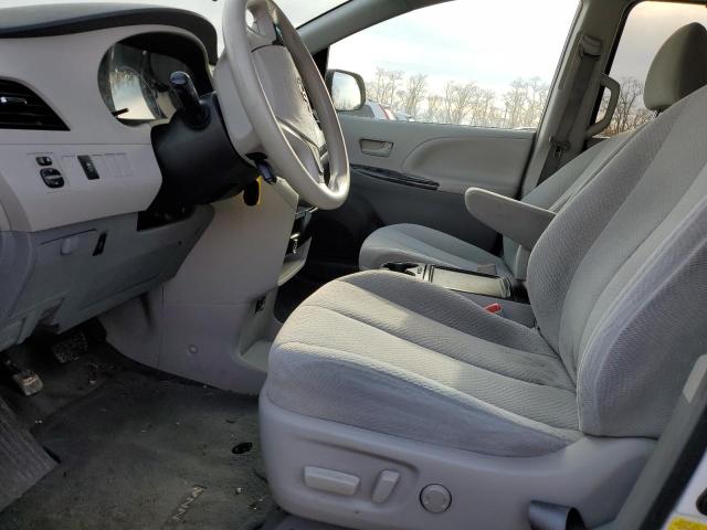 Photo 6 VIN: 5TDKK3DC0DS347131 - TOYOTA SIENNA LE 