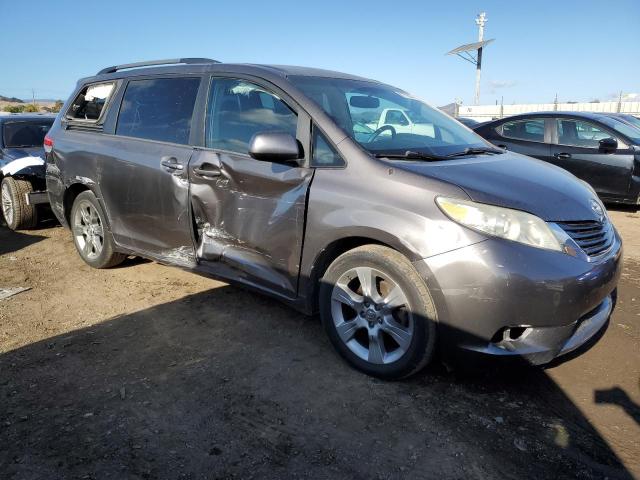 Photo 3 VIN: 5TDKK3DC0DS355407 - TOYOTA SIENNA LE 