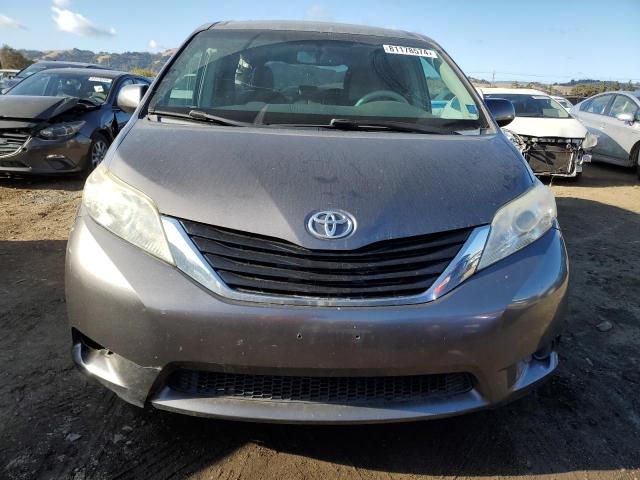 Photo 4 VIN: 5TDKK3DC0DS355407 - TOYOTA SIENNA LE 