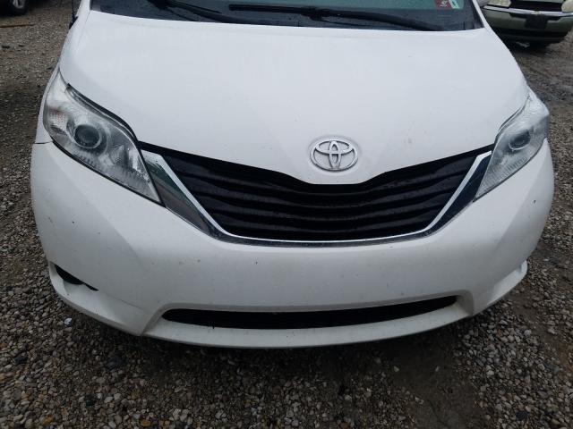 Photo 8 VIN: 5TDKK3DC0DS358047 - TOYOTA SIENNA LE 