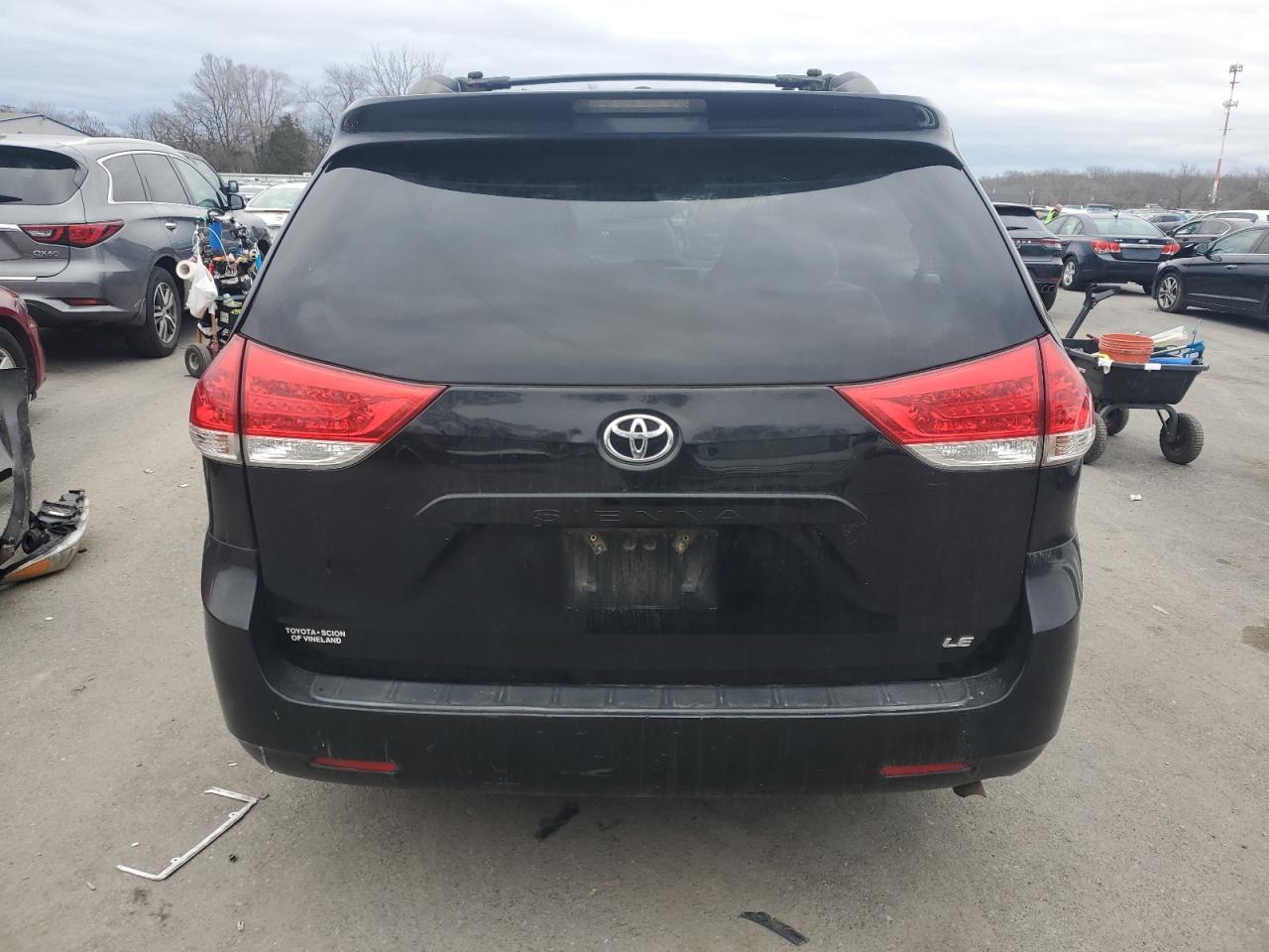 Photo 5 VIN: 5TDKK3DC0DS362843 - TOYOTA SIENNA 