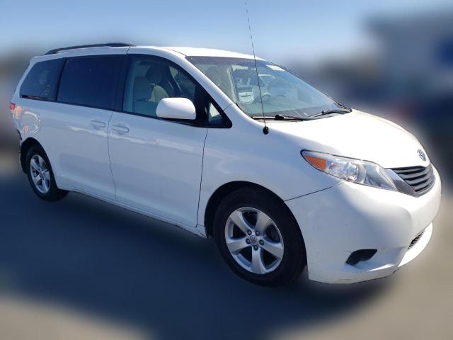 Photo 3 VIN: 5TDKK3DC0DS388472 - TOYOTA SIENNA LE 