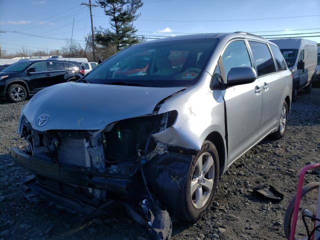 Photo 1 VIN: 5TDKK3DC0DS405285 - TOYOTA SIENNA LE 