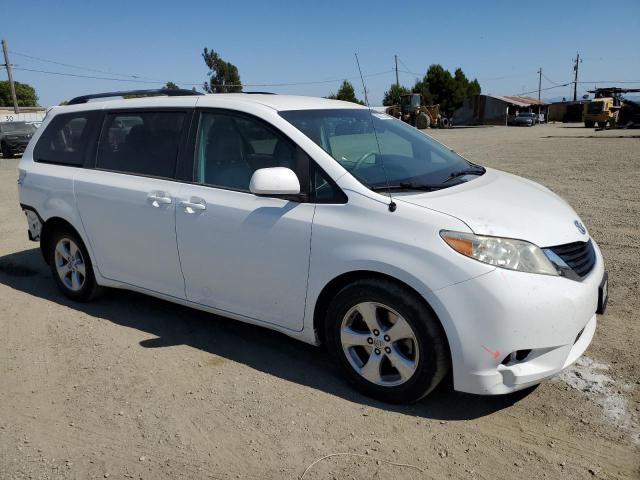 Photo 3 VIN: 5TDKK3DC0ES405983 - TOYOTA SIENNA LE 