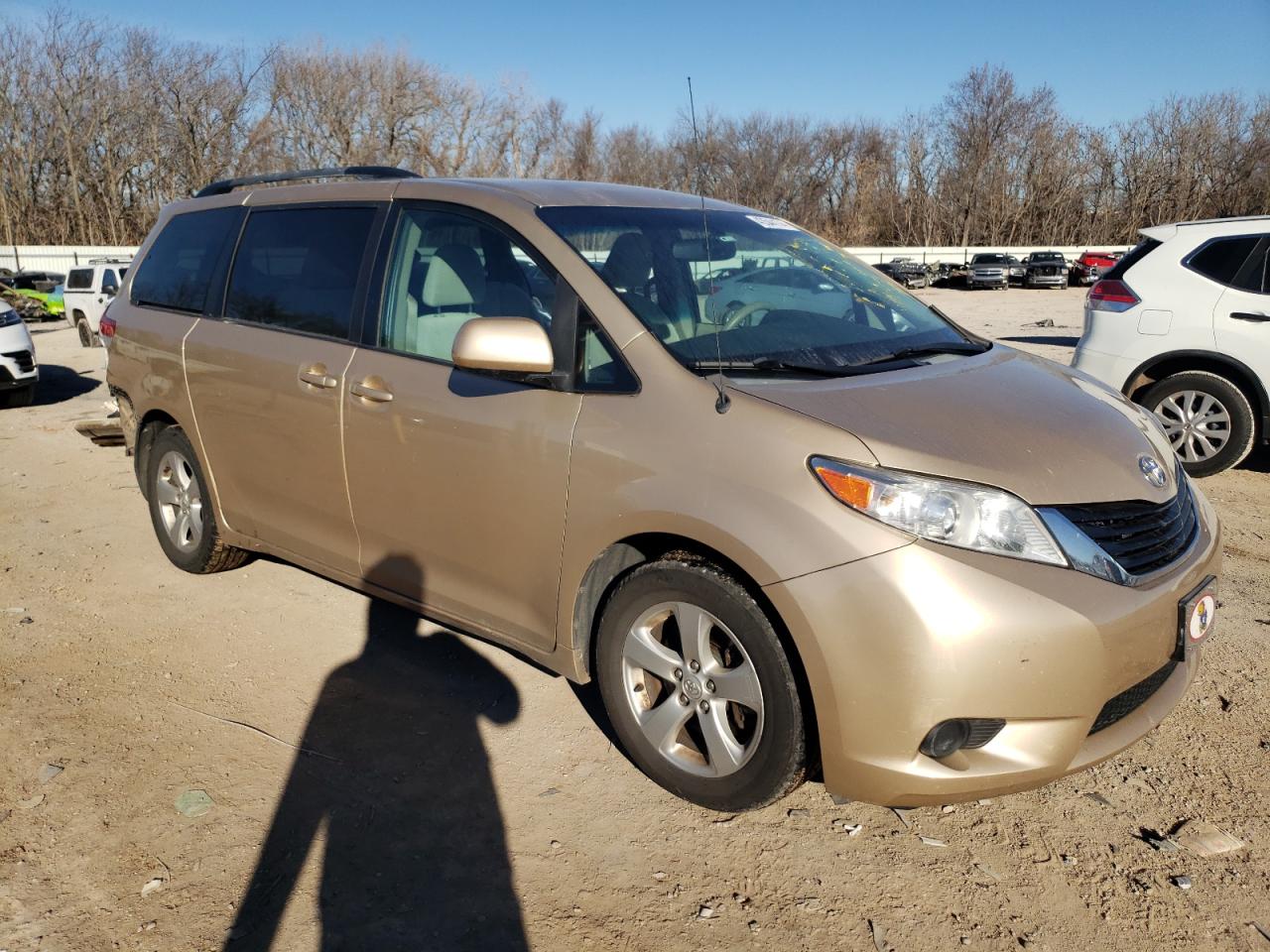 Photo 3 VIN: 5TDKK3DC0ES411623 - TOYOTA SIENNA 