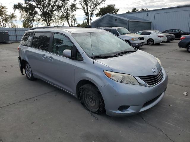 Photo 3 VIN: 5TDKK3DC0ES416630 - TOYOTA SIENNA LE 