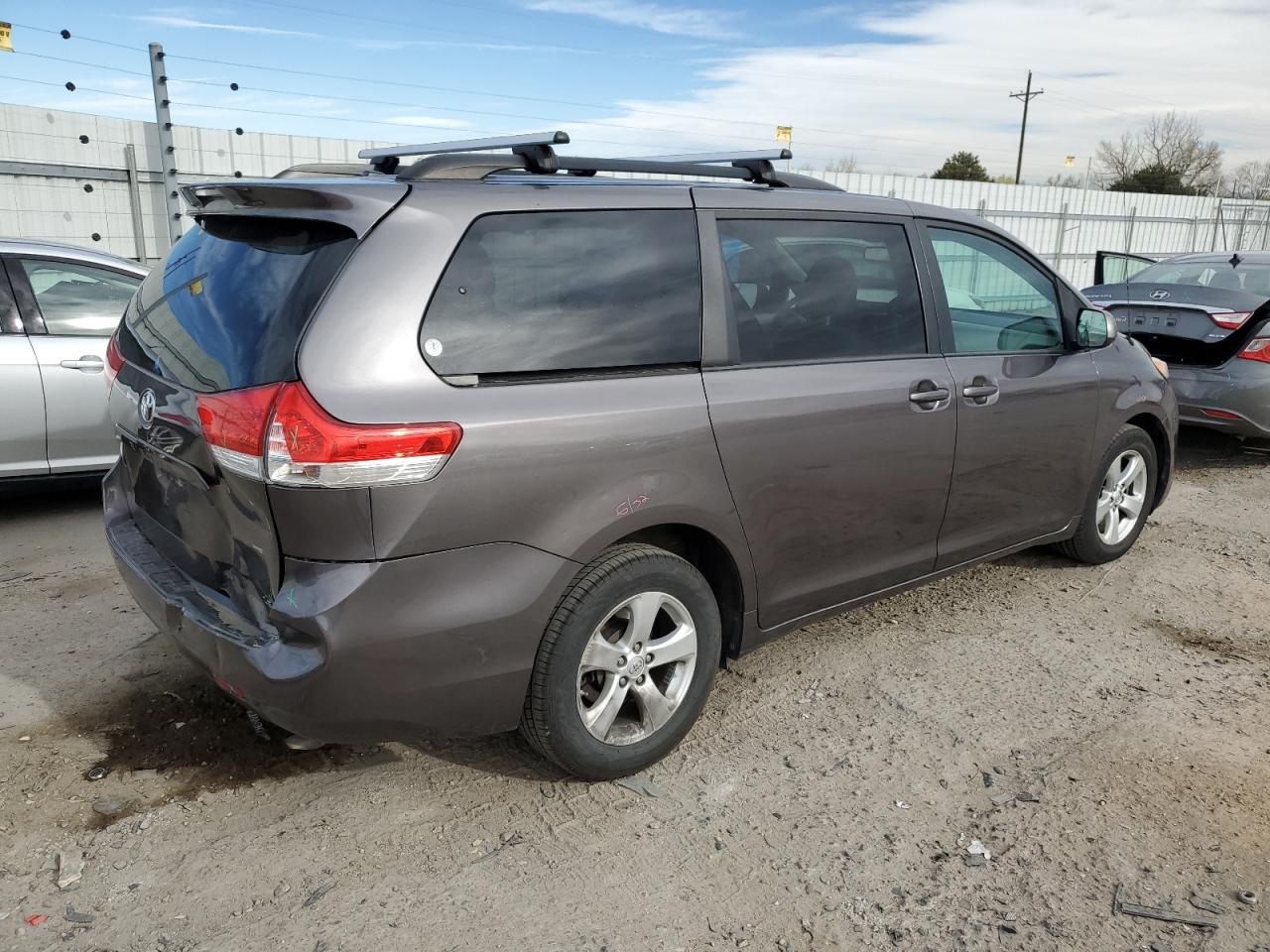 Photo 2 VIN: 5TDKK3DC0ES441222 - TOYOTA SIENNA 