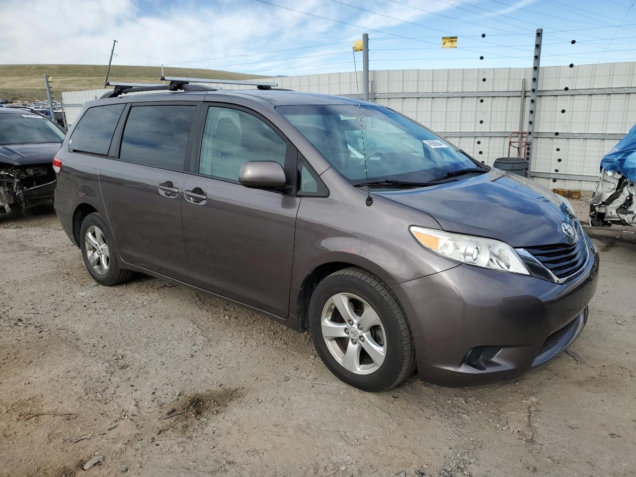 Photo 3 VIN: 5TDKK3DC0ES441222 - TOYOTA SIENNA 