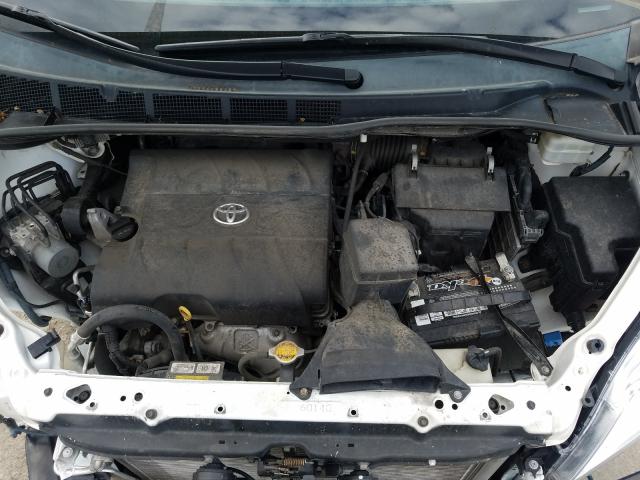 Photo 6 VIN: 5TDKK3DC0ES467397 - TOYOTA SIENNA LE 