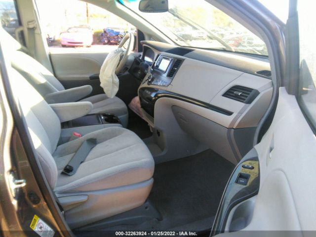 Photo 4 VIN: 5TDKK3DC0ES468601 - TOYOTA SIENNA 