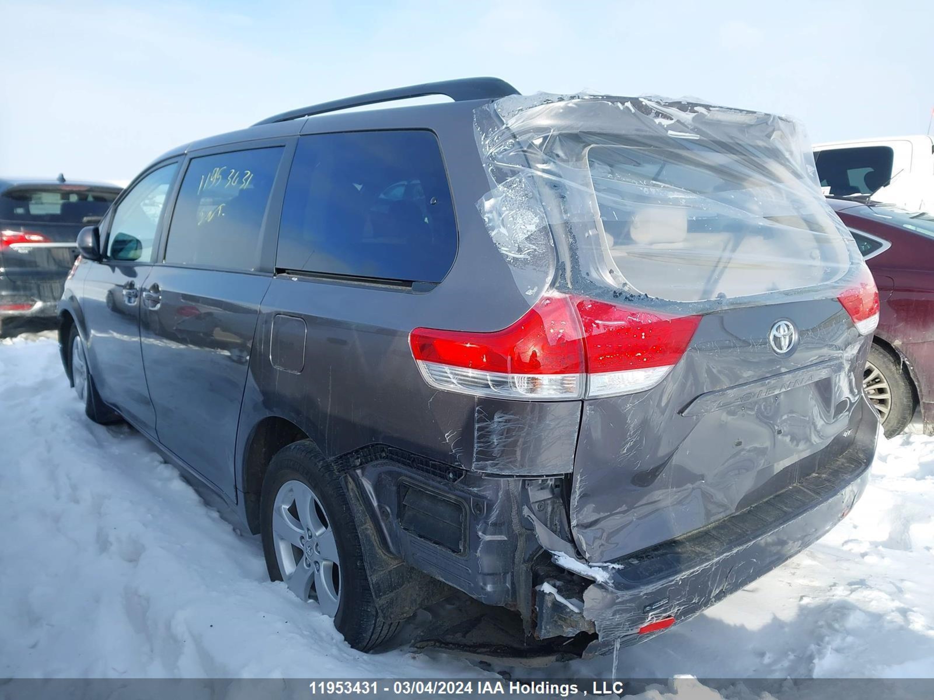 Photo 2 VIN: 5TDKK3DC0ES512323 - TOYOTA SIENNA 