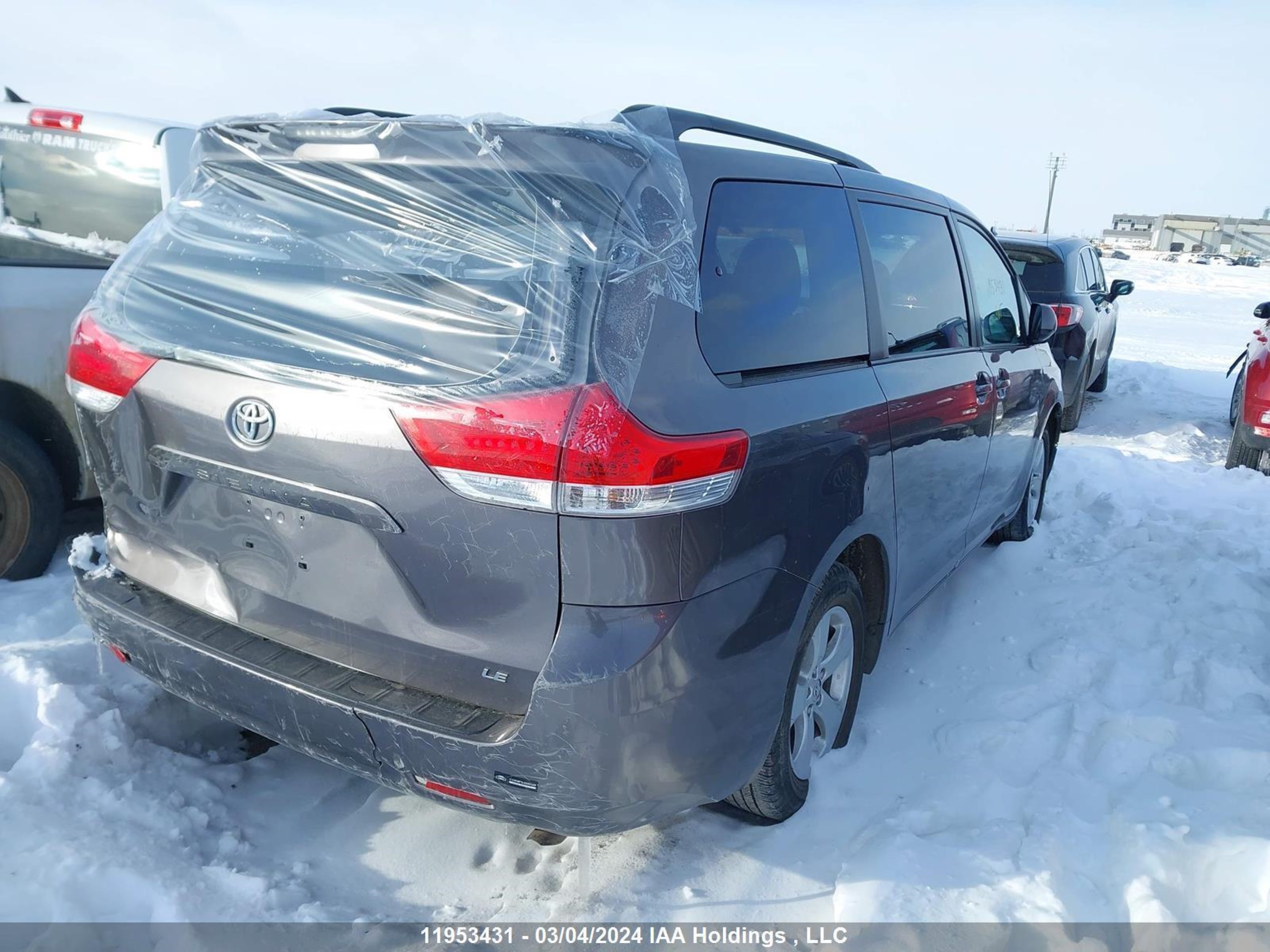 Photo 3 VIN: 5TDKK3DC0ES512323 - TOYOTA SIENNA 