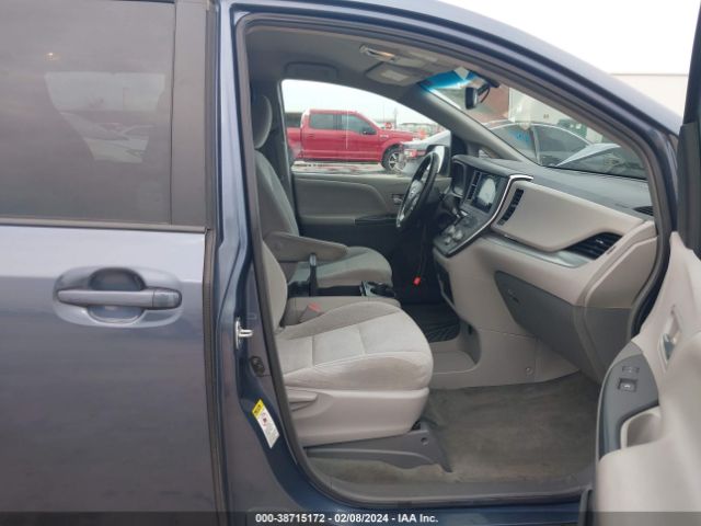 Photo 4 VIN: 5TDKK3DC0FS559112 - TOYOTA SIENNA 