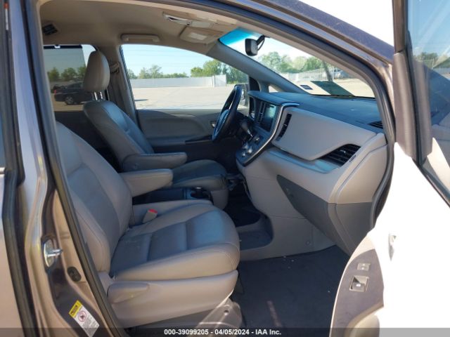 Photo 4 VIN: 5TDKK3DC0FS581689 - TOYOTA SIENNA 