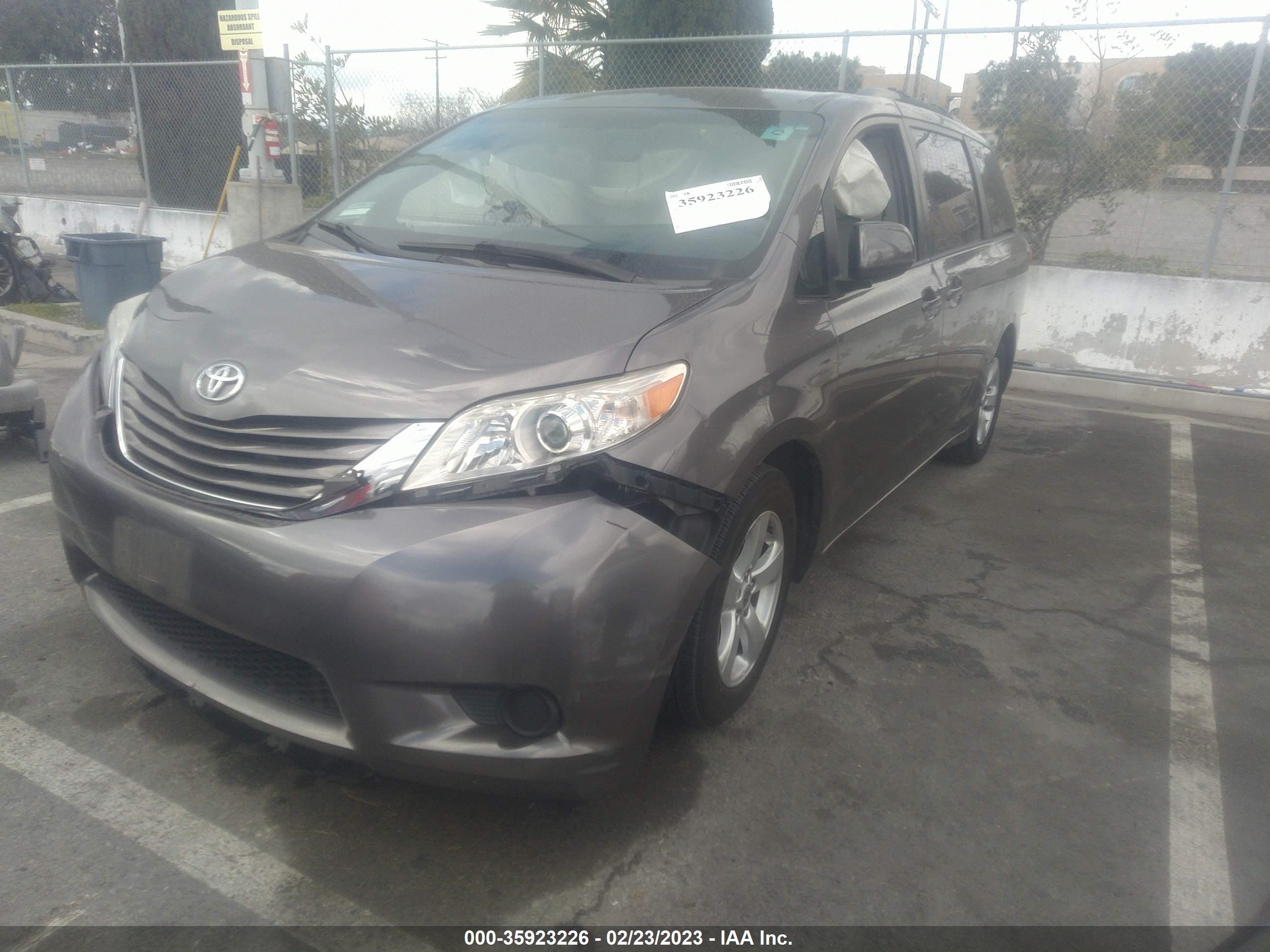 Photo 1 VIN: 5TDKK3DC0GS727574 - TOYOTA SIENNA 