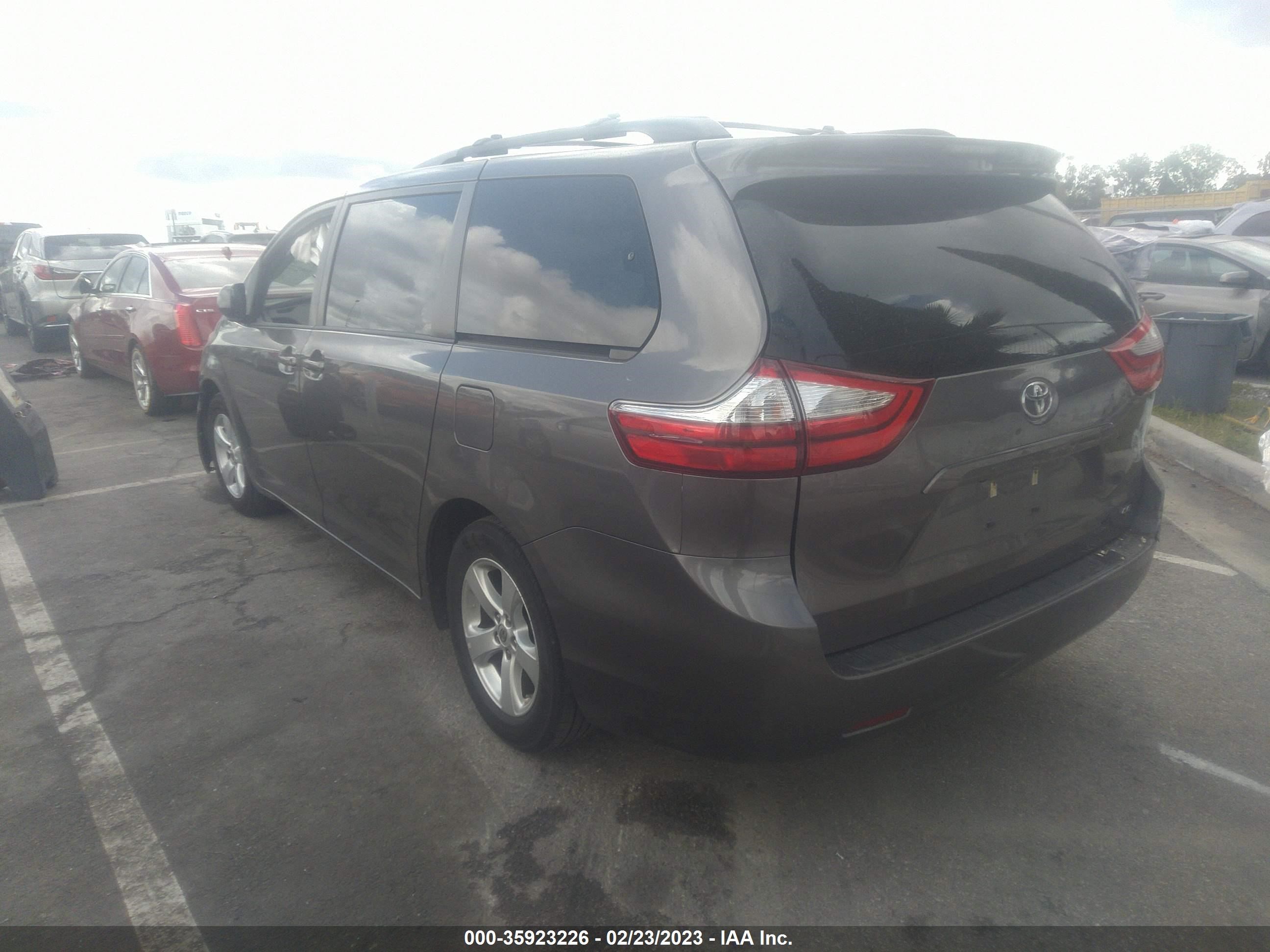 Photo 2 VIN: 5TDKK3DC0GS727574 - TOYOTA SIENNA 