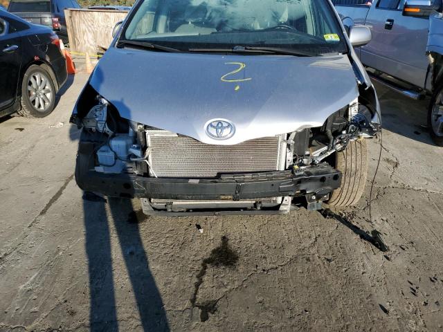 Photo 8 VIN: 5TDKK3DC0GS739014 - TOYOTA SIENNA LE 