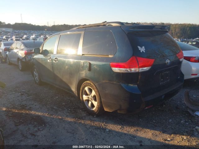 Photo 2 VIN: 5TDKK3DC1BS001876 - TOYOTA SIENNA 