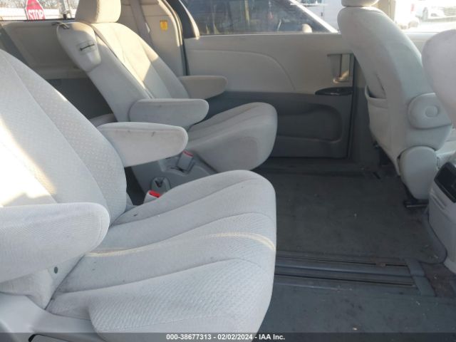 Photo 7 VIN: 5TDKK3DC1BS001876 - TOYOTA SIENNA 