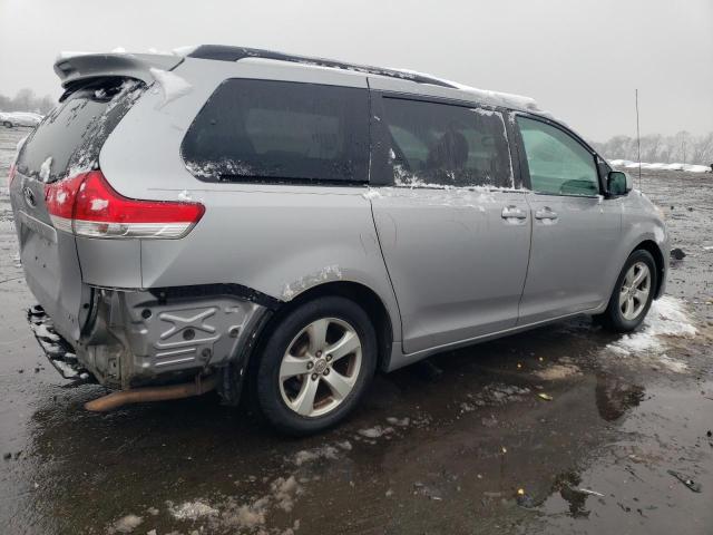 Photo 2 VIN: 5TDKK3DC1BS006995 - TOYOTA SIENNA LE 