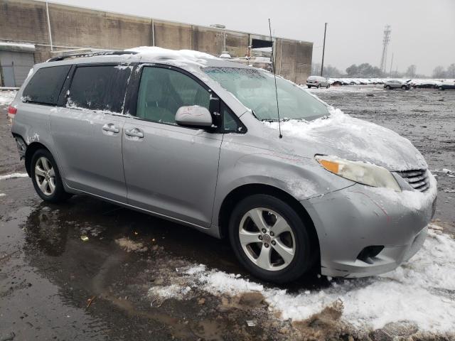 Photo 3 VIN: 5TDKK3DC1BS006995 - TOYOTA SIENNA LE 