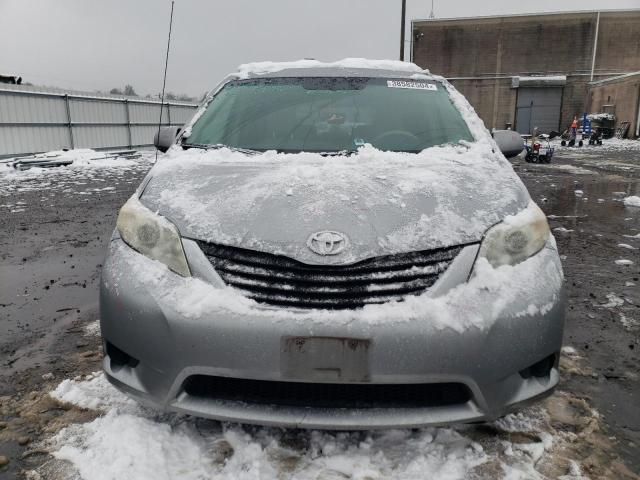 Photo 4 VIN: 5TDKK3DC1BS006995 - TOYOTA SIENNA LE 