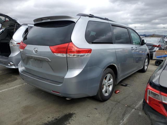 Photo 2 VIN: 5TDKK3DC1BS028026 - TOYOTA SIENNA LE 