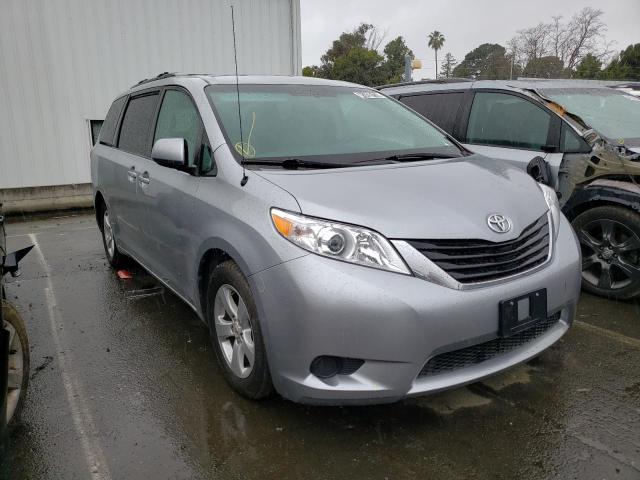 Photo 3 VIN: 5TDKK3DC1BS028026 - TOYOTA SIENNA LE 