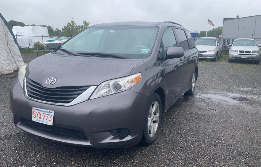 Photo 1 VIN: 5TDKK3DC1BS033095 - TOYOTA SIENNA LE 