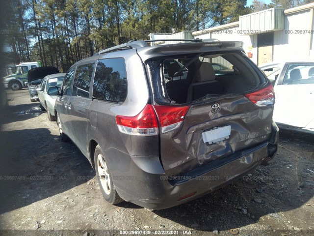 Photo 2 VIN: 5TDKK3DC1BS055212 - TOYOTA SIENNA 