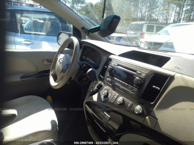 Photo 4 VIN: 5TDKK3DC1BS055212 - TOYOTA SIENNA 