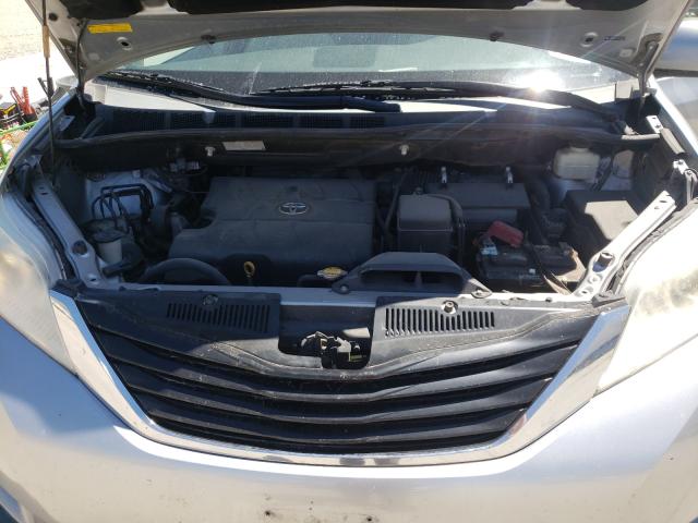 Photo 6 VIN: 5TDKK3DC1BS070177 - TOYOTA SIENNA LE 