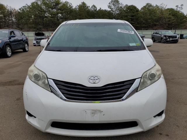 Photo 4 VIN: 5TDKK3DC1BS076271 - TOYOTA SIENNA LE 