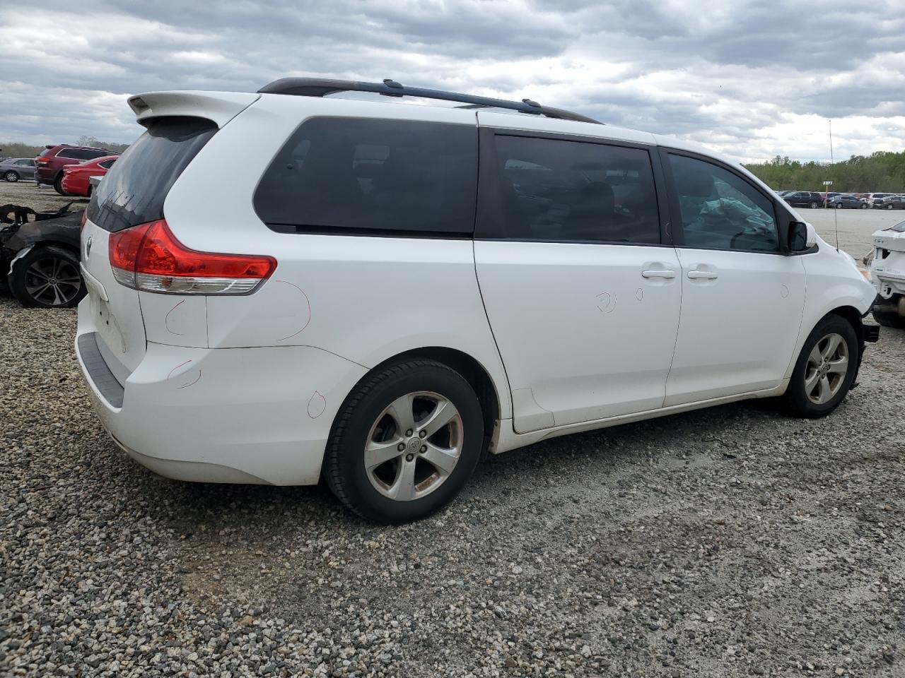 Photo 2 VIN: 5TDKK3DC1BS090106 - TOYOTA SIENNA 