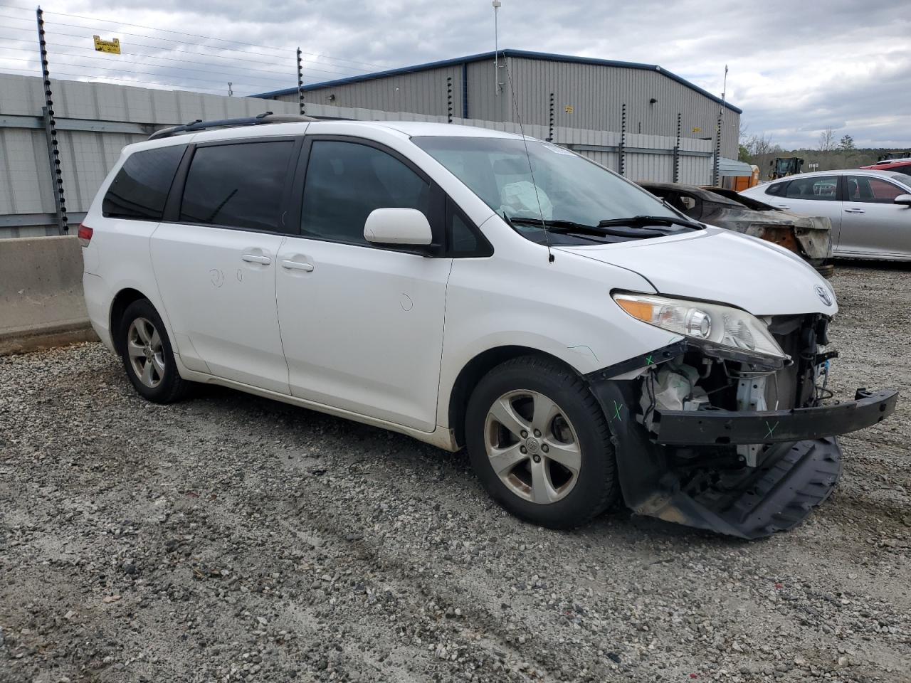 Photo 3 VIN: 5TDKK3DC1BS090106 - TOYOTA SIENNA 