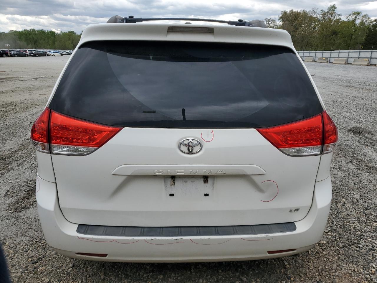 Photo 5 VIN: 5TDKK3DC1BS090106 - TOYOTA SIENNA 