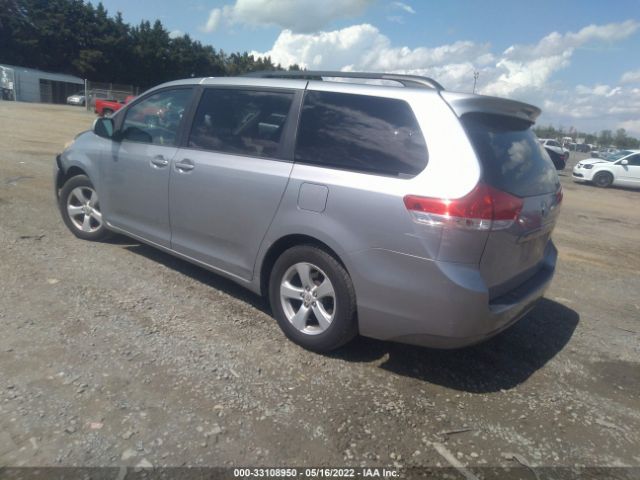 Photo 2 VIN: 5TDKK3DC1BS113755 - TOYOTA SIENNA 