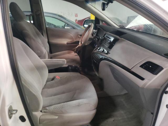 Photo 4 VIN: 5TDKK3DC1BS114565 - TOYOTA SIENNA LE 