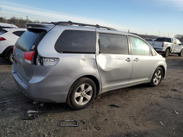 Photo 2 VIN: 5TDKK3DC1BS125985 - TOYOTA SIENNA LE 