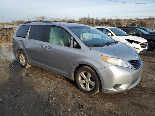 Photo 3 VIN: 5TDKK3DC1BS125985 - TOYOTA SIENNA LE 