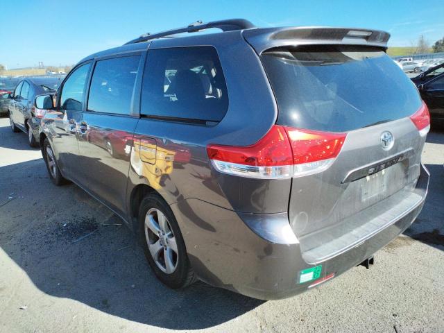 Photo 2 VIN: 5TDKK3DC1BS130619 - TOYOTA SIENNA LE 