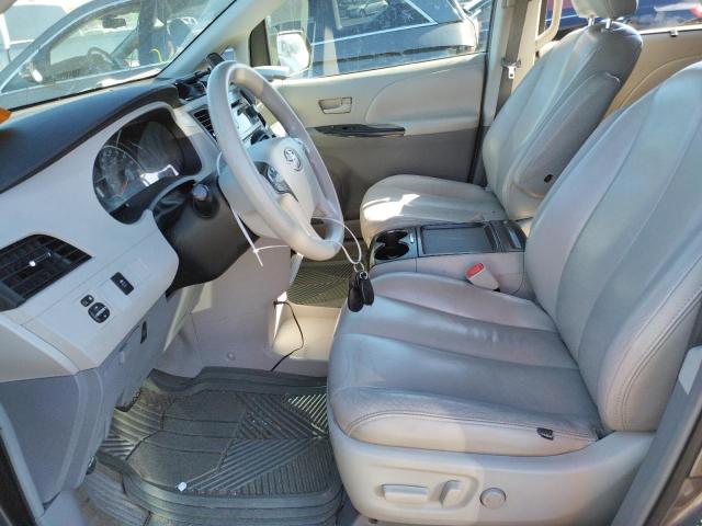 Photo 4 VIN: 5TDKK3DC1BS130619 - TOYOTA SIENNA LE 