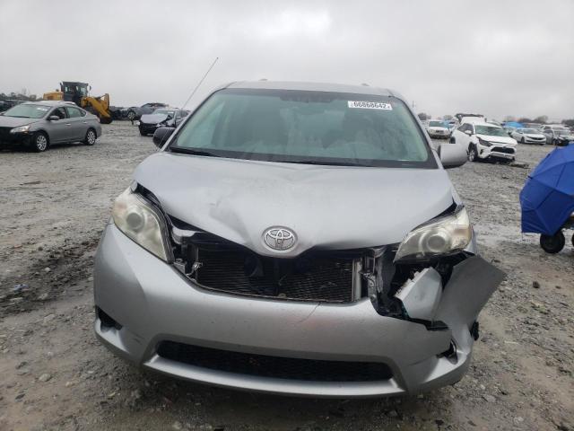 Photo 4 VIN: 5TDKK3DC1BS145153 - TOYOTA SIENNA LE 