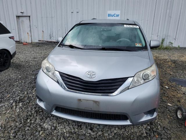 Photo 4 VIN: 5TDKK3DC1BS148621 - TOYOTA SIENNA LE 