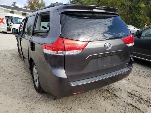 Photo 2 VIN: 5TDKK3DC1BS150885 - TOYOTA SIENNA LE 