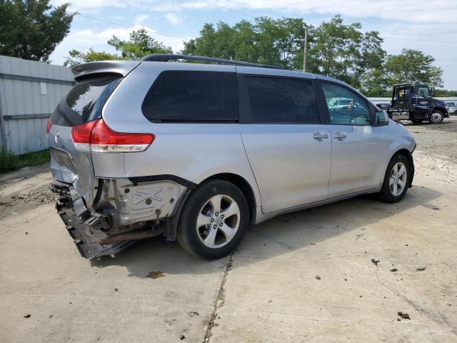 Photo 2 VIN: 5TDKK3DC1BS162907 - TOYOTA SIENNA LE 