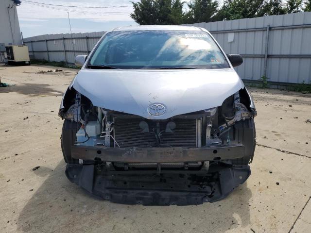 Photo 4 VIN: 5TDKK3DC1BS162907 - TOYOTA SIENNA LE 