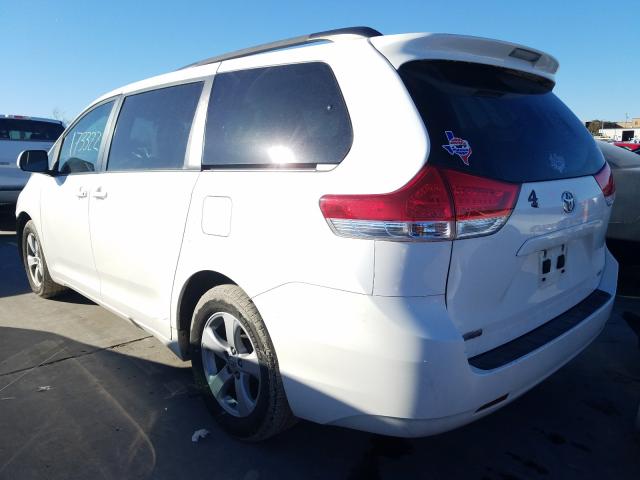 Photo 2 VIN: 5TDKK3DC1BS175950 - TOYOTA SIENNA LE 