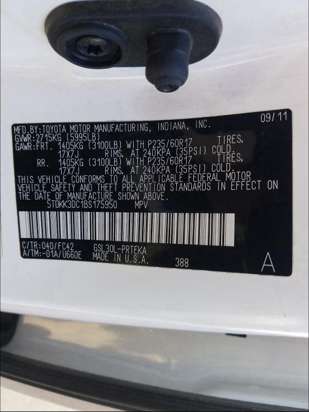 Photo 9 VIN: 5TDKK3DC1BS175950 - TOYOTA SIENNA LE 