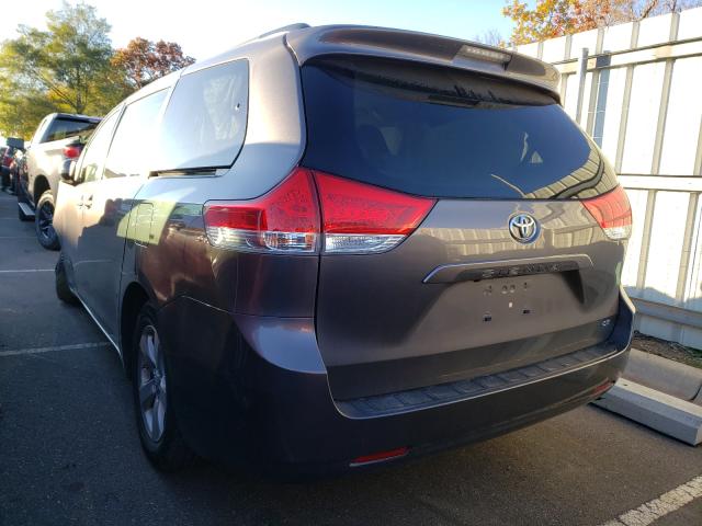 Photo 2 VIN: 5TDKK3DC1CS179336 - TOYOTA SIENNA LE 